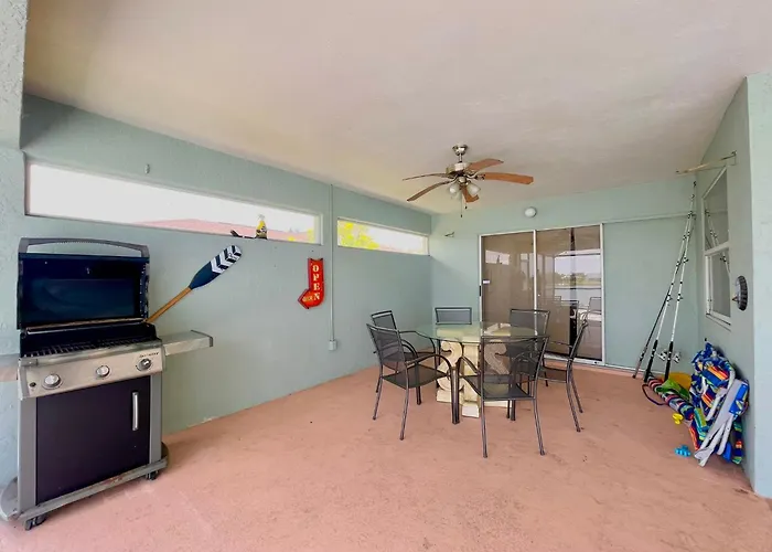 Family-Friendly Home With Heated Pool And Kayaks Villa