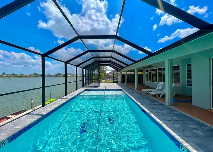 Family-Friendly Home With Heated Pool And Kayaks Villa