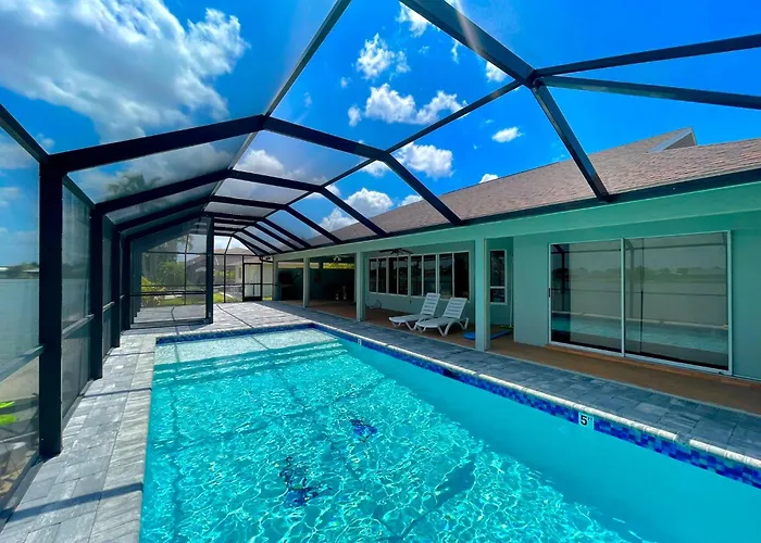 Family-Friendly Home With Heated Pool And Kayaks Villa