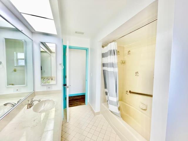 Family-friendly With Heated Pool And Kayaks Holiday home Cape Coral