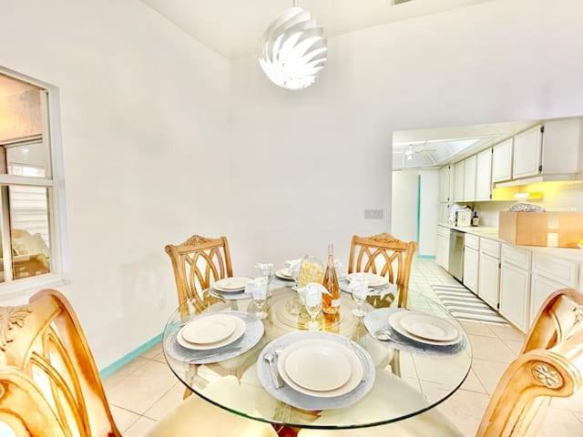 Family-friendly With Heated Pool And Kayaks *