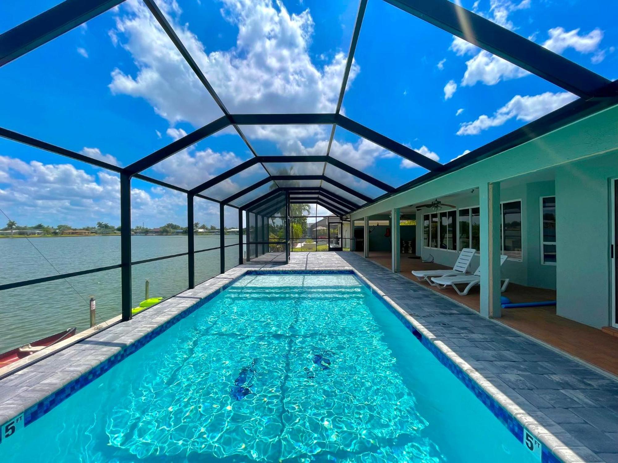 Family-friendly With Heated Pool And Kayaks Holiday home Cape Coral